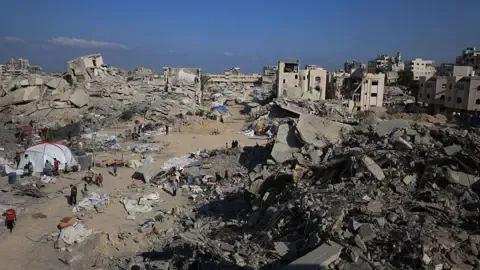 Israeli Armored Vehicles Advance into Major Gazan Civilian District