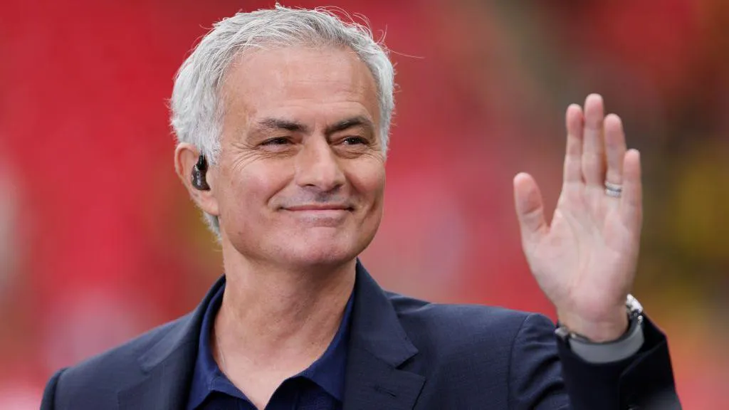 Who says not to this Portuguese giant? - Mourinho touches down for talks