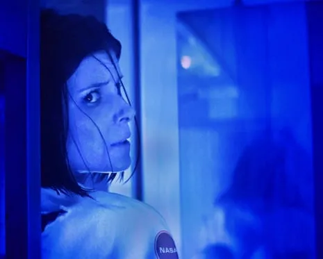 This Sci-Fi Thriller Film Analysis: Tense Moments and Levitating Eggs in a High-End Location